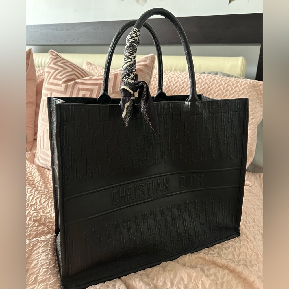 Authentic black canvas leather Dior tote bag 🖤